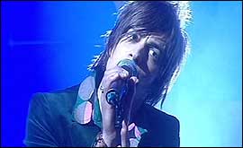 Picture: Peter sings in the Cirle Of Fear