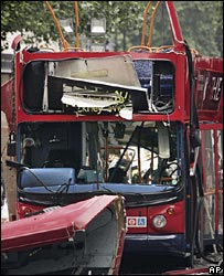 Ônibus londrino destruído em ataques de 2005