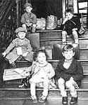 Image of children waiting to be evacuated to the countryside in 1940