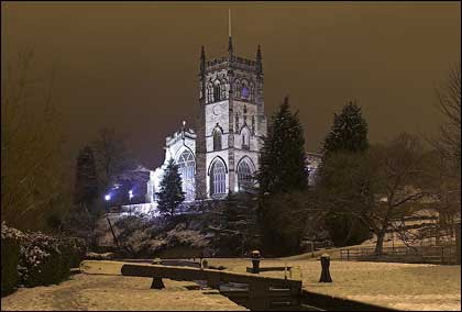 St Mary's church in Kidderminster in the snow