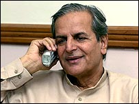 جاوید ہاشمی گرفتاری سے پہلے فون پر بات کرتے ہوئے