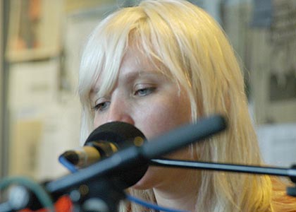 The Raveonettes in the hub