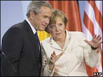 George W. Bush e Angela Merkel