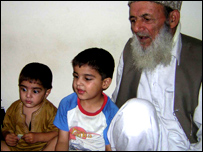 عبدالاحد اور ان کے پوتے