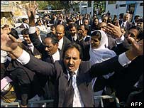 Advogados protestam contra estado de emergência (13/12/07)