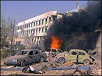 صحنه انفجار در مقابل دفتر سازمان ملل در بغداد در سال 2003