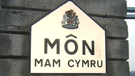 Arwydd Ynys Môn