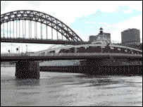 Swing bridge