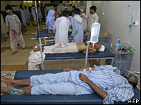 Paciente em hospital de Karachi