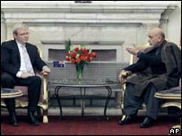 Hamid Karzai (dir.) agradeceu a Kevin Rudd pela ajuda australiana