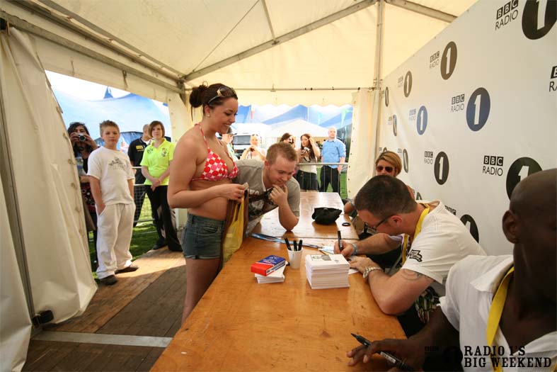 Signing sessions with Judge Jules