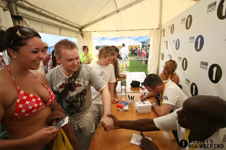 Signing sessions with Judge Jules