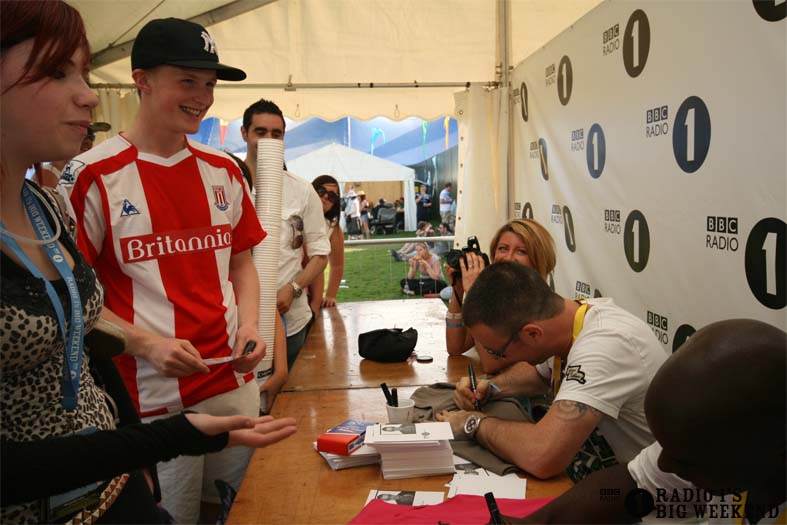 Signing sessions with Judge Jules