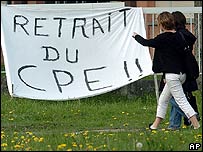 Faixa na cidade de Pau, no sudoeste da França