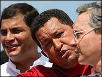 Os presidentes do Equador, Rafael Correa, da Venezuela, Hugo Chávez, e da Colômbia, Álvaro Uribe, em foto de arquivo