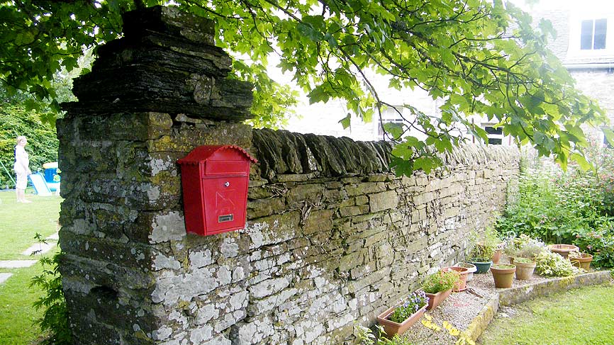 Gateway and wall of the old manse.