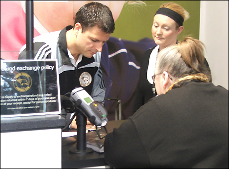 Mile Sterjovski serving
