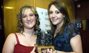 BBC Radio 2 Young Folk Award 2008: Jeana Leslie and Siobhan Miller with trophy ©Smooth Operations