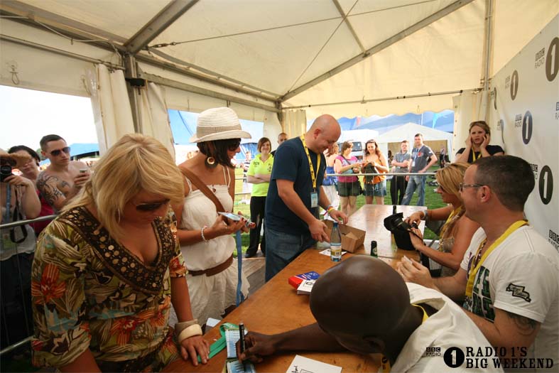 Signing sessions with Judge Jules