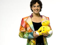 Any Dream Will Do winner Lee Mead holding Pudsey