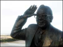 Eric Morcambe statue