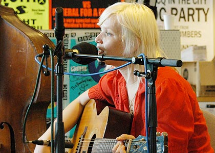 The Raveonettes in the hub