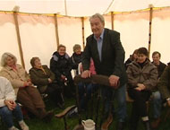 Ailig Iain MacUilleam ag innse sgeulachd