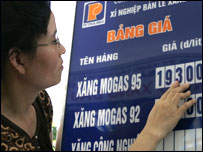 Mua xăng dầu