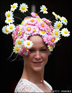 Quí cô đi xem Royal Ascot