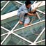 Trabalhador chinês em estádio