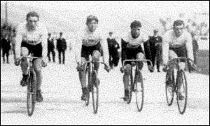 Gold medal winners in the Olympic Games pursuit: 1908 Clarrie Kingsbury, Leon Meredith, Ben Jones, Ernest Payne