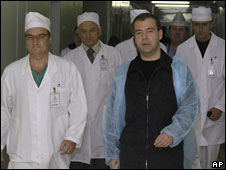 Дмитрий Медведев с врачами клиники