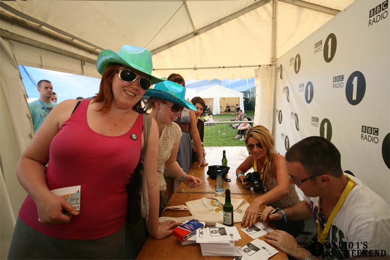 Signing sessions with Judge Jules