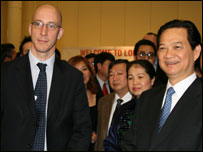 Đại sứ Anh Mark Kent và Thủ tướng Nguyễn Tấn Dũng