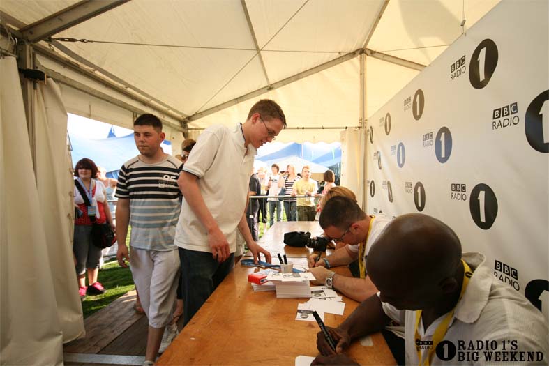Signing sessions with Judge Jules