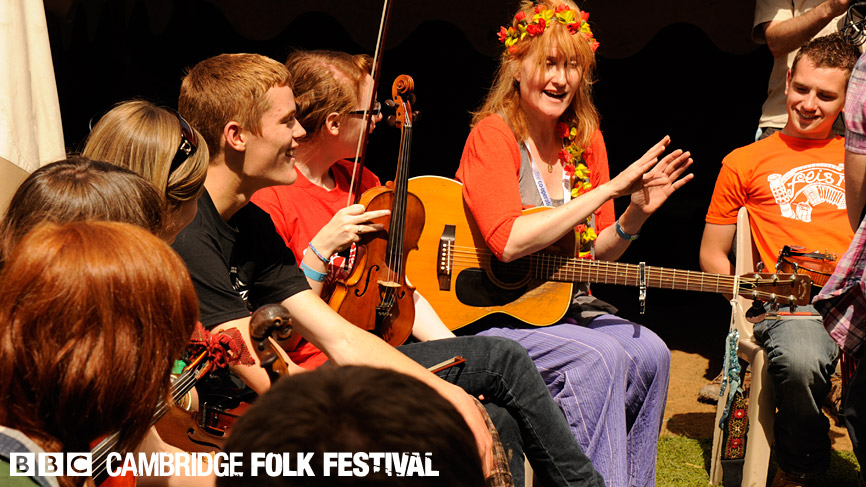 Eddi Reader gives a group of young folk fans the benefit of her musical experience at Radio 2's Folk Workshop.