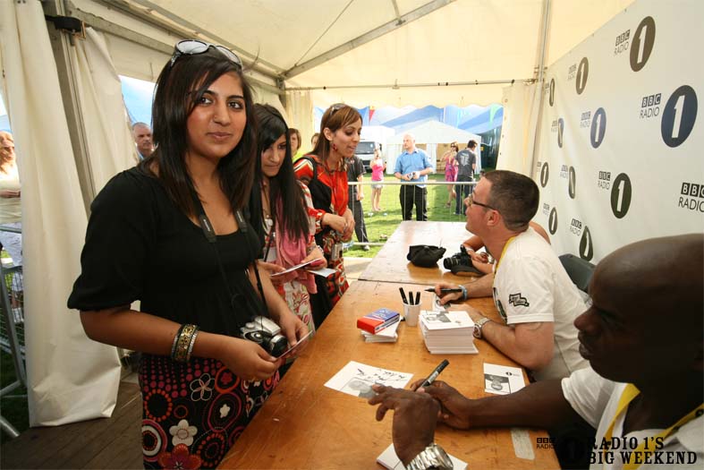 Signing sessions with Judge Jules