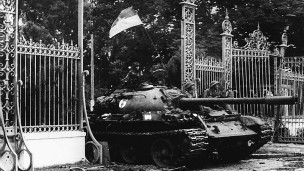 Xe tăng Bắc Việt tiến vào Dinh Độc lập 30/4/1975