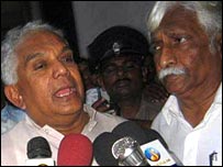 Anuruddha Ratwatte addresing media after the verdict (photo Elmo Fernando)