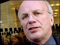 Greg Dyke diz que História não ficará ao lado de Blair