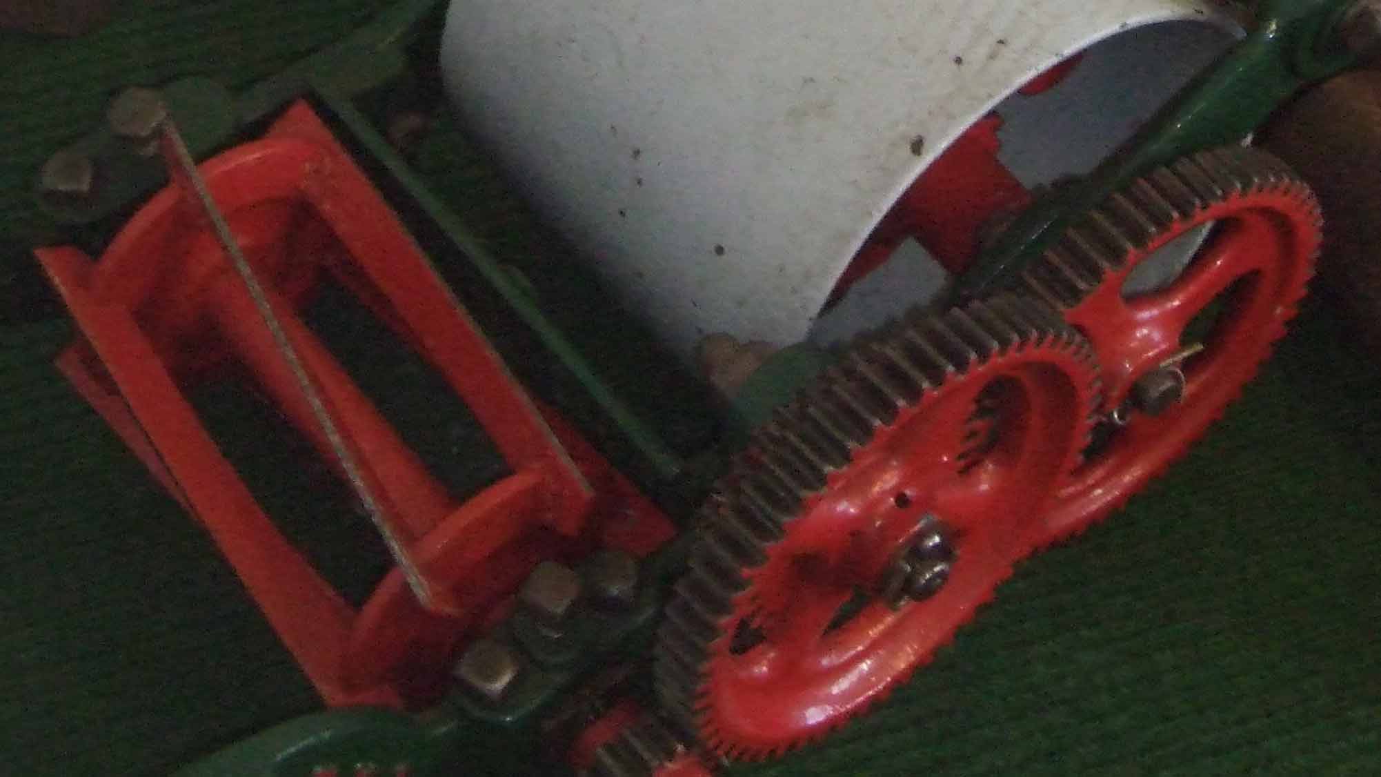Chris Beardshaw discusses the history of the lawnmower Chris Beardshaw discusses the history of the lawnmower