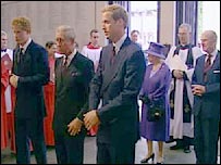 Família Real chega à capela onde foi feita a homenagem a Diana