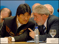 Presidentes da Bolívia, Evo Morales, e do Brasil, Luiz Inácio Lula da Silva, durante reunião da Unasul Foto: Antônio Cruz/ABr  