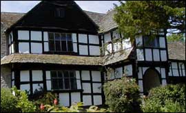 Cwnmau farmhouse