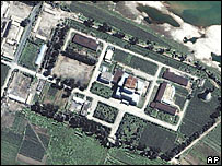 Lò phản ứng hạt nhân Yongbyon (ảnh tư liệu năm 2002)