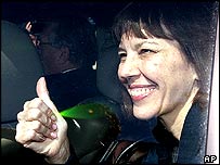 Phóng viên New York Times Judith Miller, người bị đi tù năm 2005 vì không tiết lộ nguồn tin khi được tòa yêu cầu