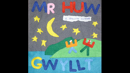 Y clawr wedi gorffen.