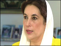 سابق وزیراعظم بینظیر بھٹو  (فائل فوٹو)