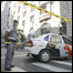 Policial em frente a prédio do governo em São Paulo após ataque atribuído ao PCC em agosto 