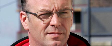 Hugo Speer as Charlie